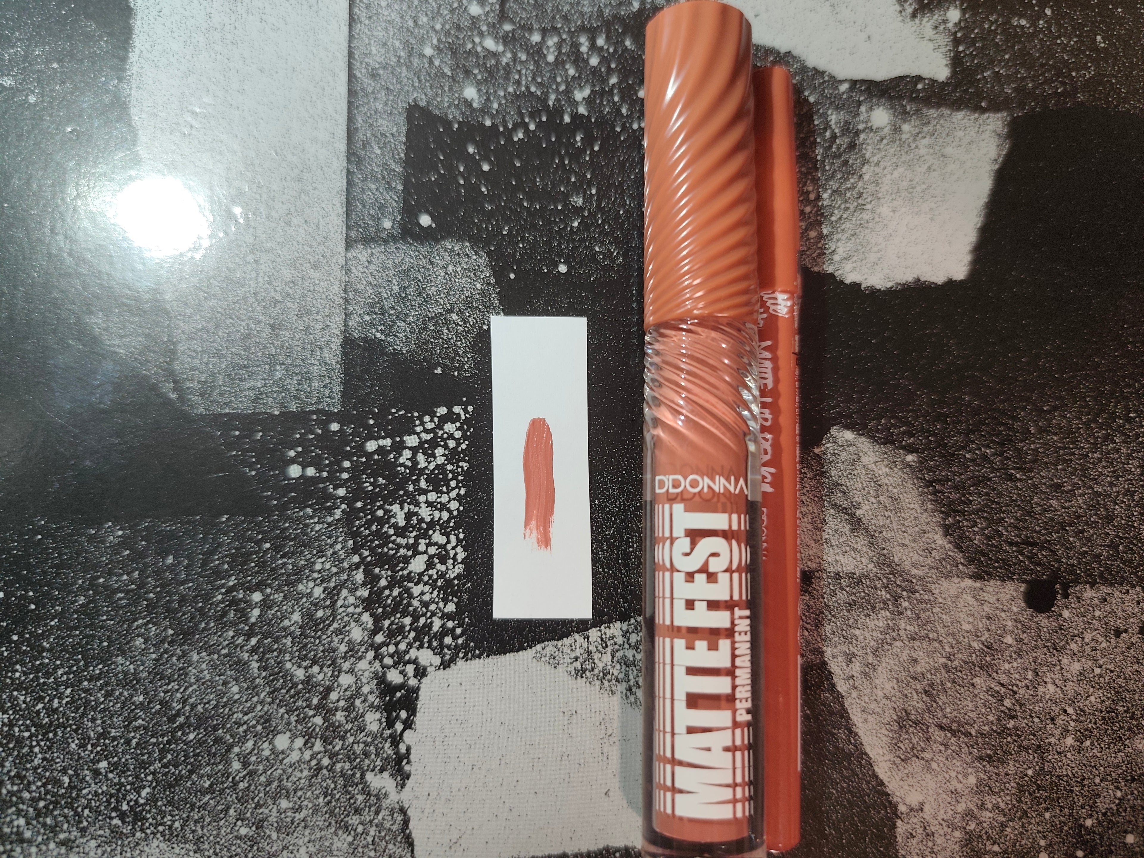 D'DONNA - Gloss & Liner 2 en 1