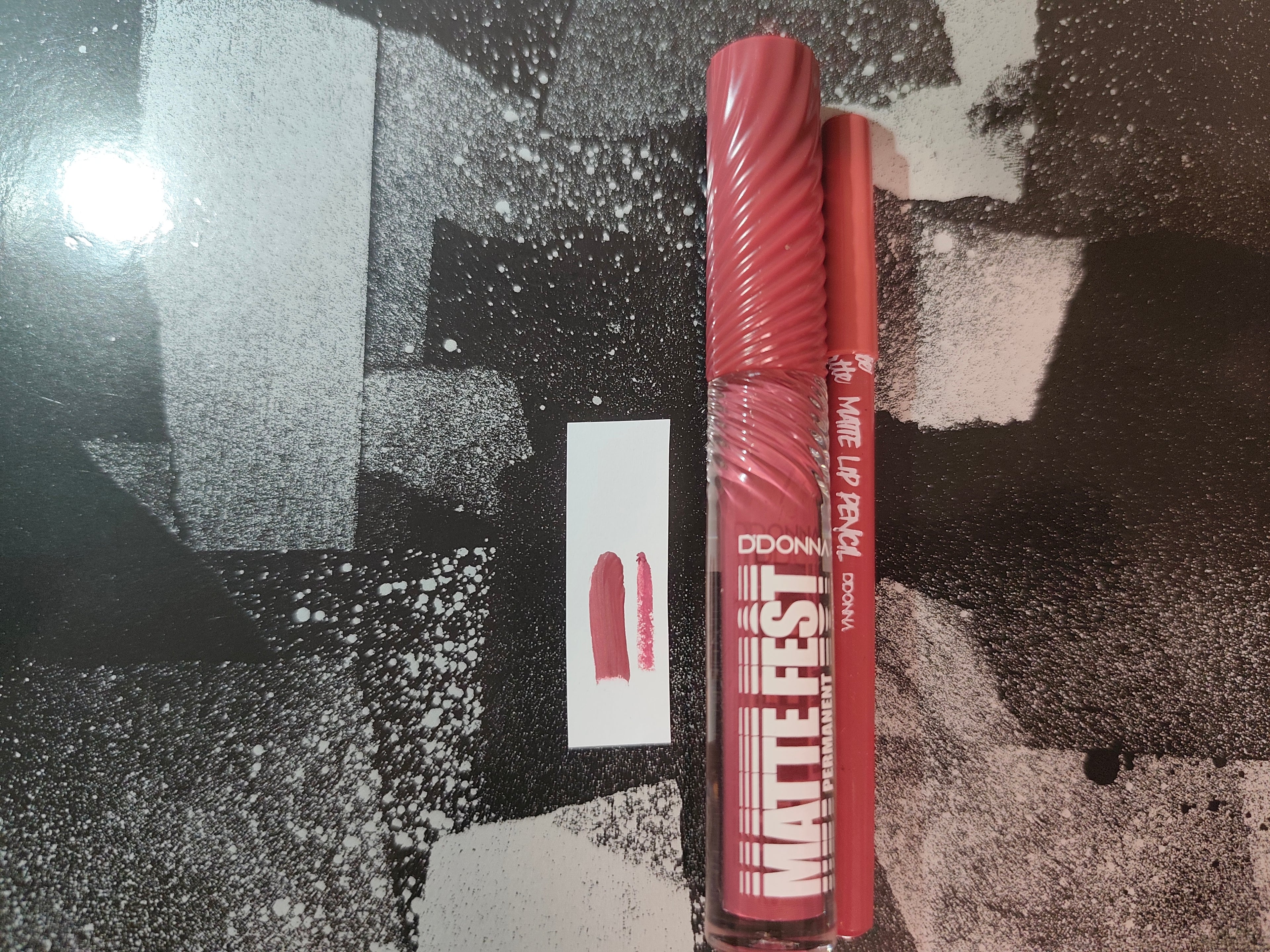 D'DONNA - Gloss & Liner 2 en 1