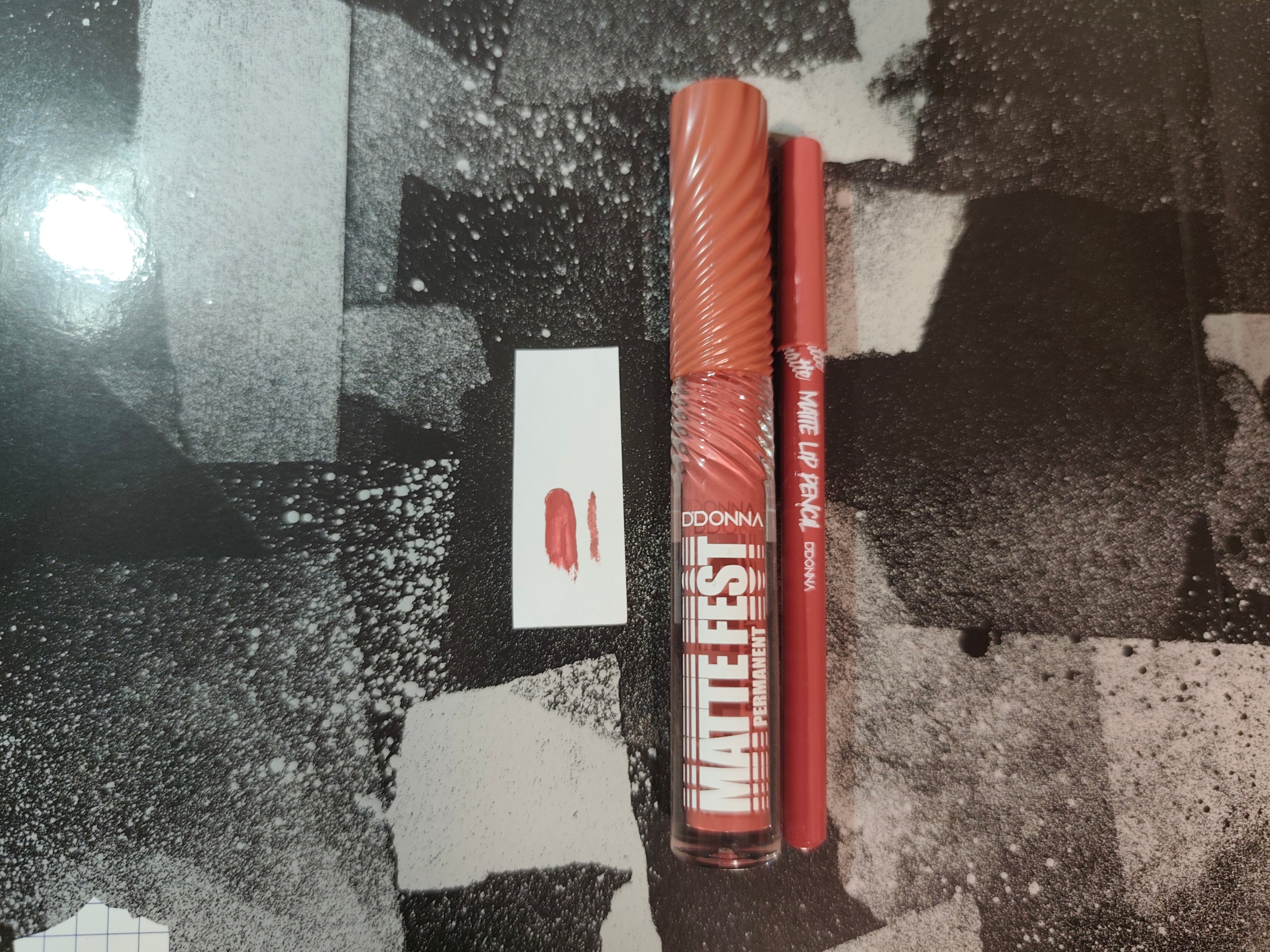 D'DONNA - Gloss & Liner 2 en 1