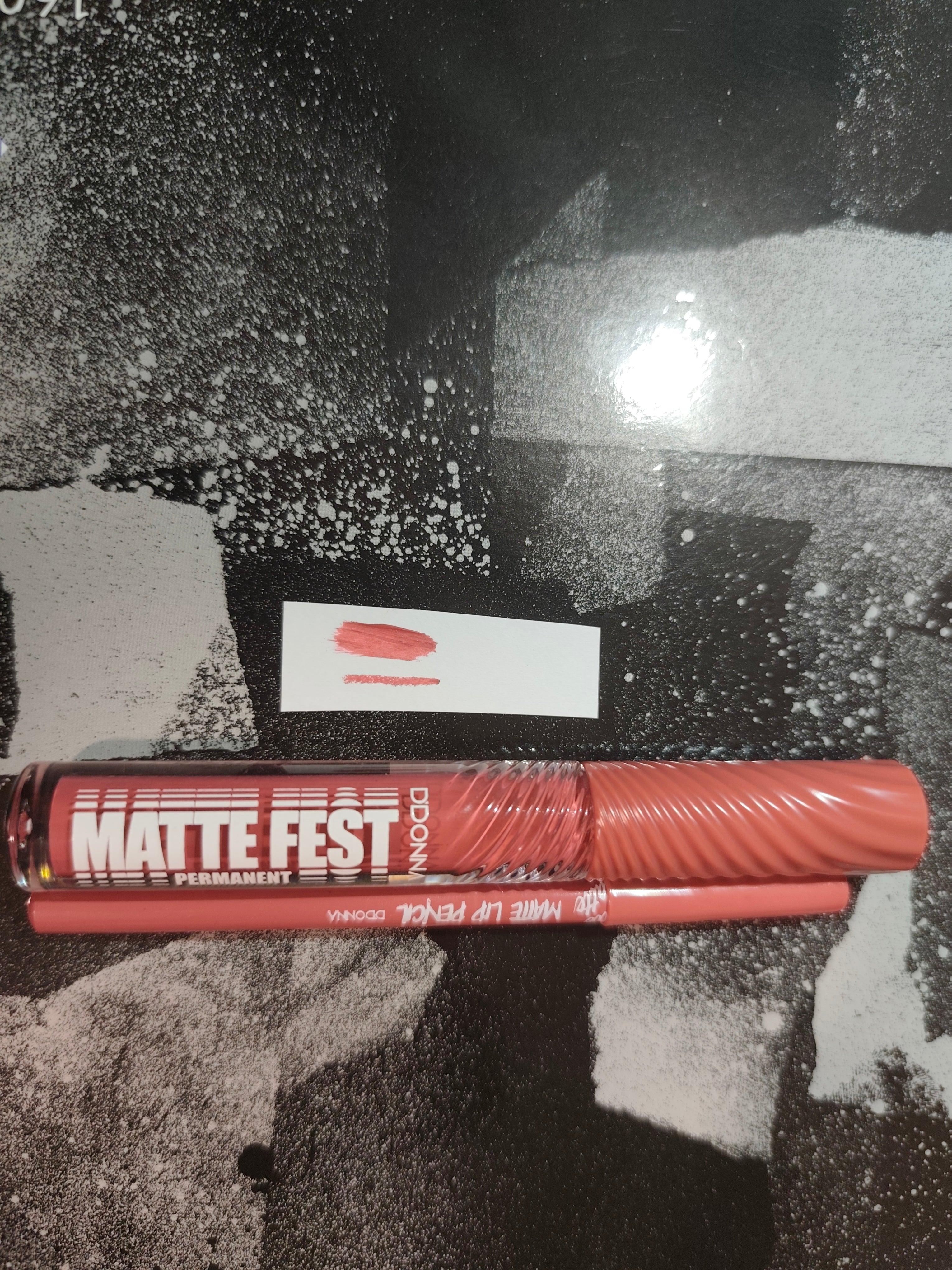 D'DONNA - Gloss & Liner 2 en 1